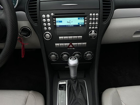 Mercedes-Benz SLK200 16 of 23