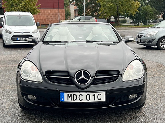 Mercedes-Benz SLK200 2 of 23