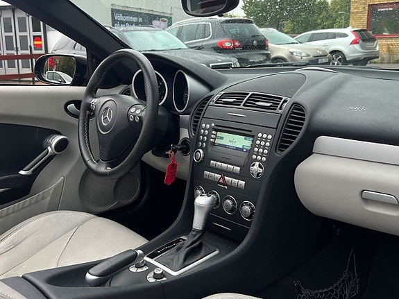 Mercedes-Benz SLK200 13 of 23