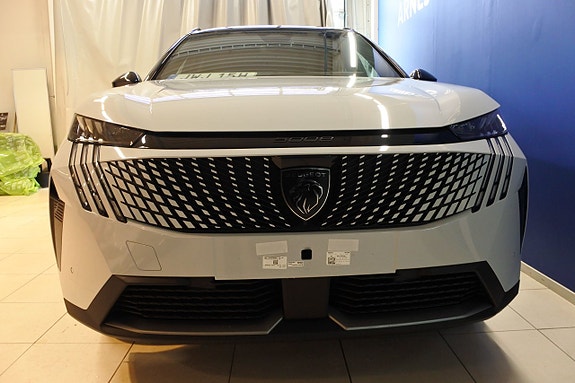 Peugeot 5008 2 of 5