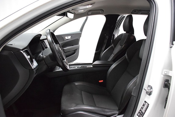 Volvo V60 2 of 23