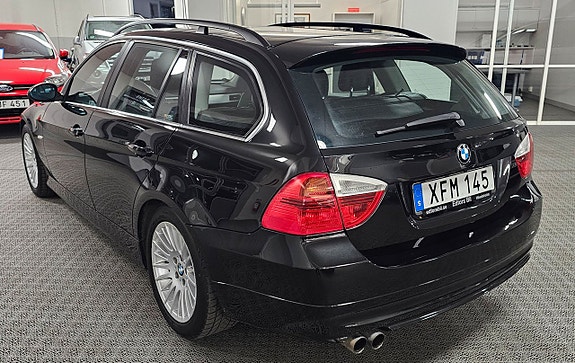 BMW 325i 3 of 5