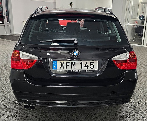 BMW 325i 4 of 5