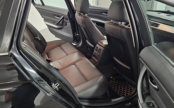 BMW 325i 11 of 26