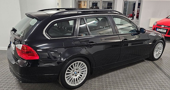 BMW 325i 9 of 26