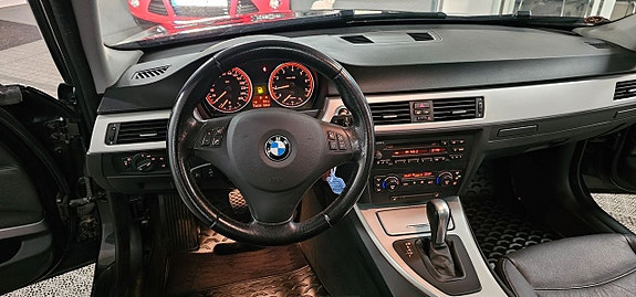 BMW 325i 16 of 26