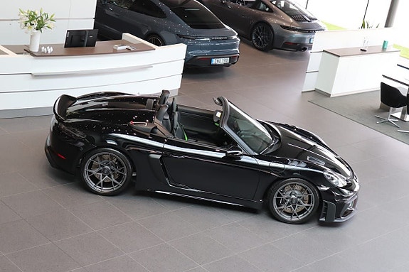 Porsche 718 Spyder RS 4 of 5