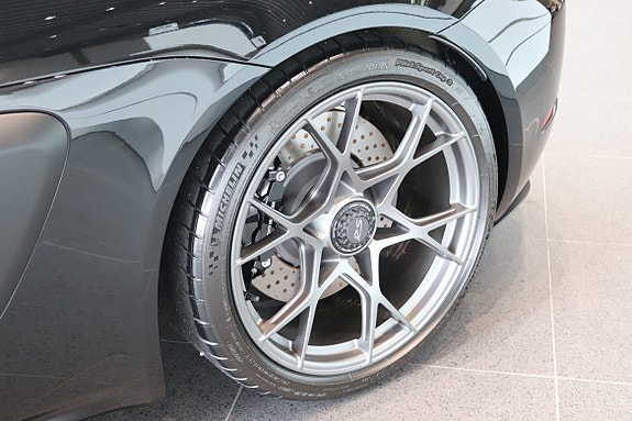 Porsche 718 Spyder RS 8 of 13
