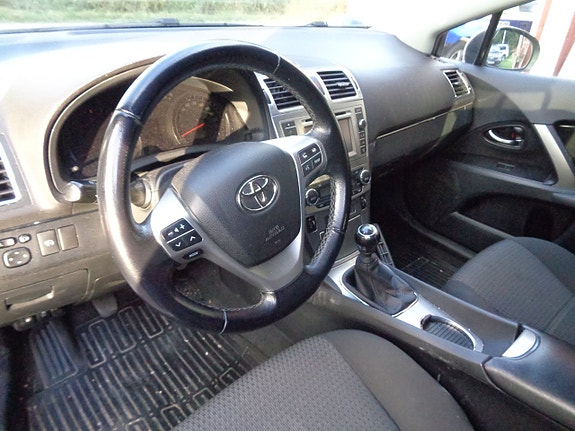 Toyota Avensis 3 of 30