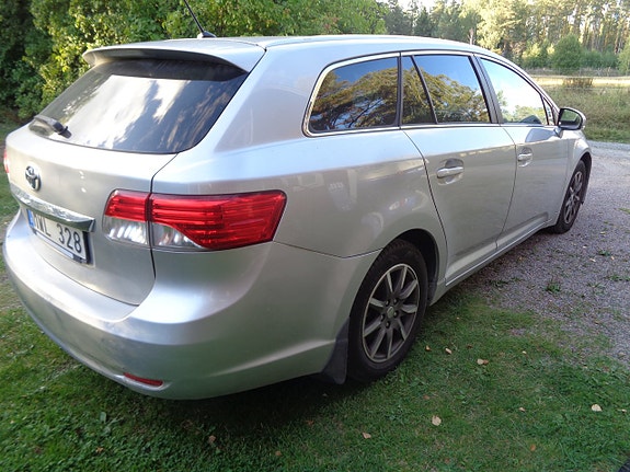 Toyota Avensis 2 of 30