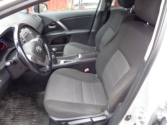 Toyota Avensis 9 of 30