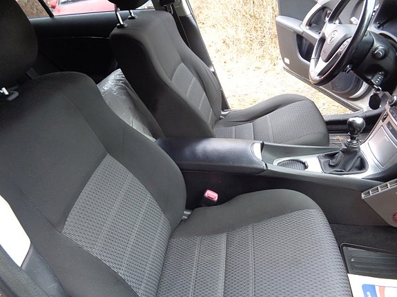 Toyota Avensis 15 of 30