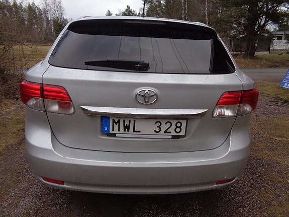 Toyota Avensis 4 of 5