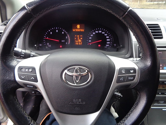 Toyota Avensis 12 of 30