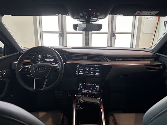 Audi SQ8 10 of 12