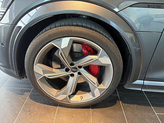 Audi SQ8 7 of 12