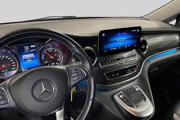 Mercedes-Benz EQV300 8 of 14