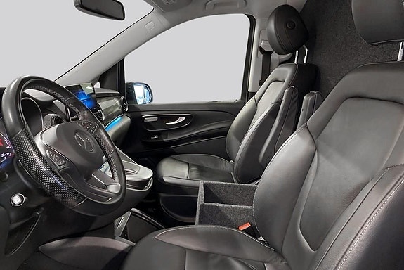 Mercedes-Benz EQV300 5 of 14