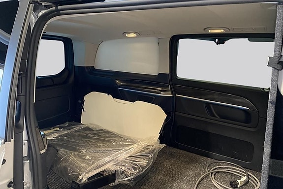 Mercedes-Benz EQV300 13 of 14