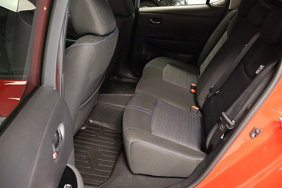Nissan Leaf 4 of 5