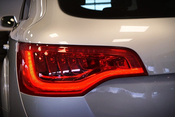 Audi Q7 3 of 5