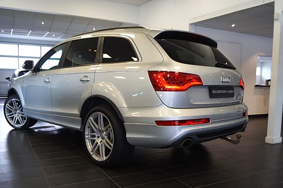 Audi Q7 2 of 5