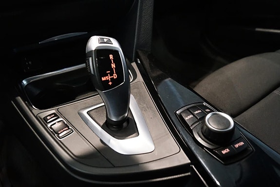 BMW 320i 7 of 10