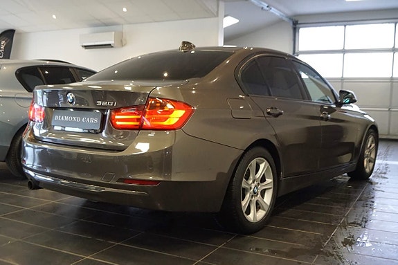 BMW 320i 2 of 10