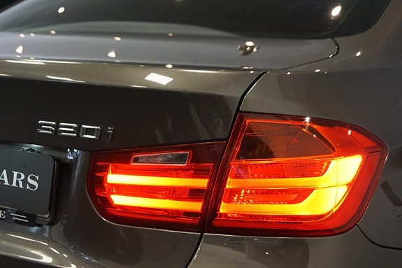 BMW 320i 5 of 10