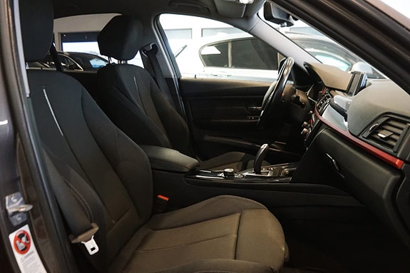 BMW 320i 9 of 10