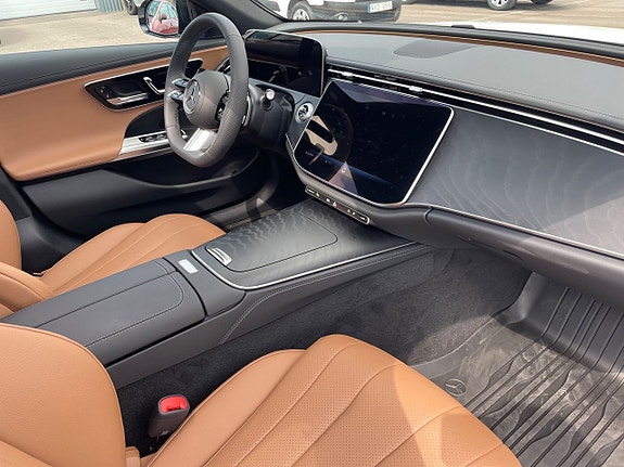 Mercedes-Benz E200 12 of 18