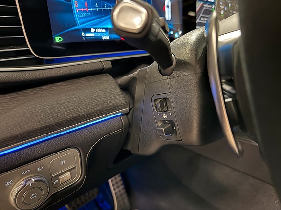 Mercedes-Benz GLE53 13 of 21