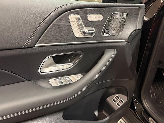 Mercedes-Benz GLE53 11 of 21