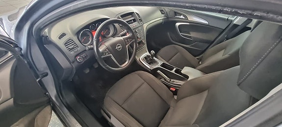 Opel Insignia 2 of 2