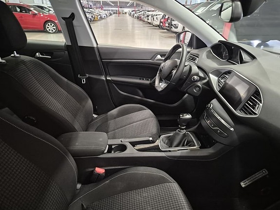 Peugeot 308 4 of 10