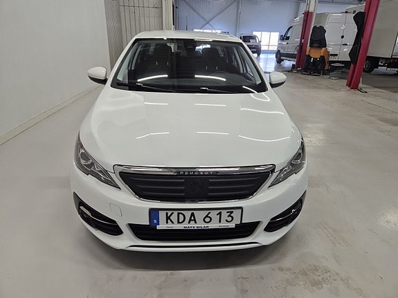Peugeot 308 2 of 10