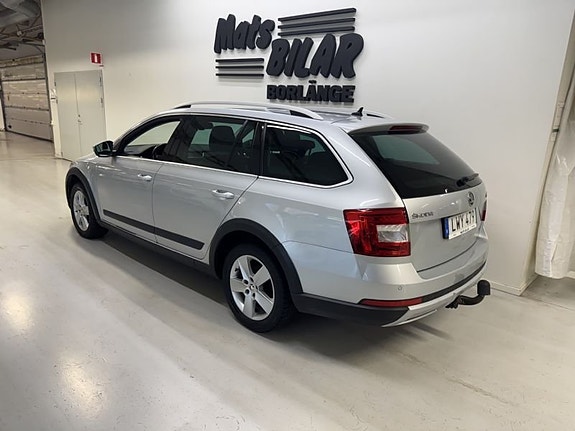 Skoda Octavia Scout 3 of 5
