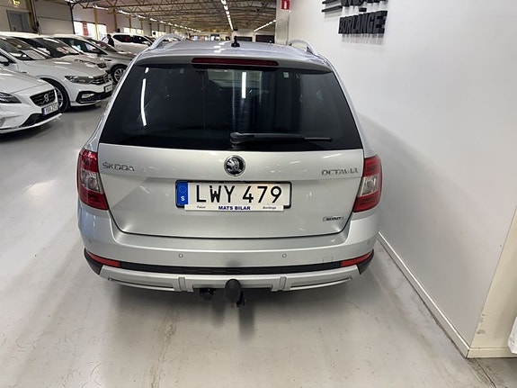 Skoda Octavia Scout 4 of 5