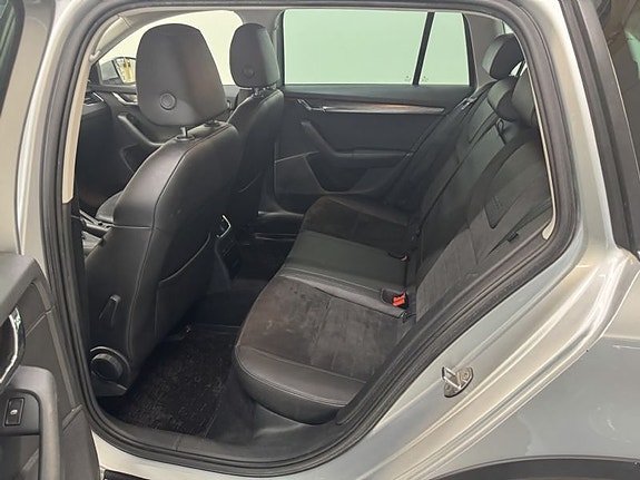 Skoda Octavia Scout 6 of 9