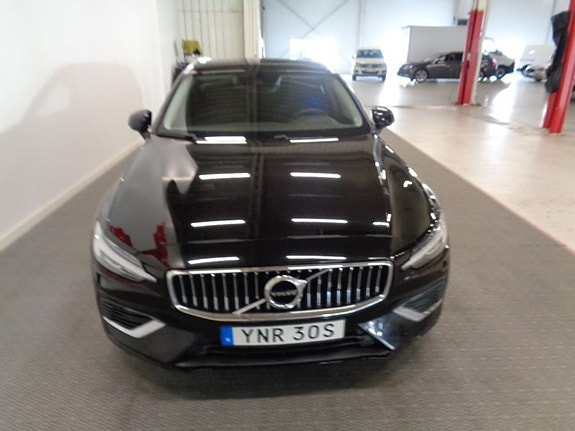 Volvo V60 2 of 10