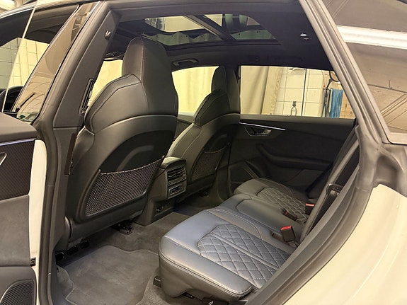 Audi Q8 10 of 17
