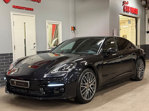 Porsche Panamera 4 5 of 5