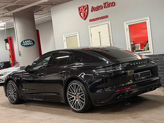Porsche Panamera 4 2 of 5