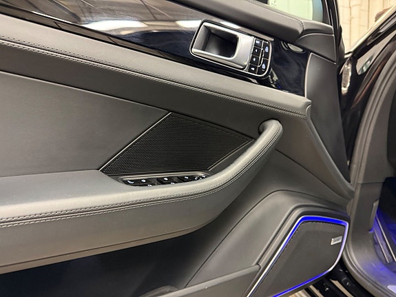 Porsche Panamera 4 13 of 18
