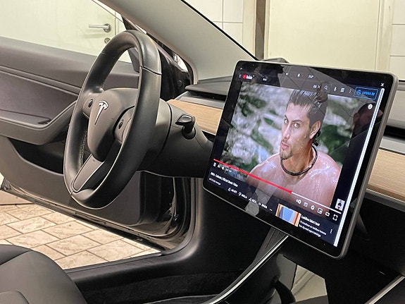 Tesla Model 3 12 of 18
