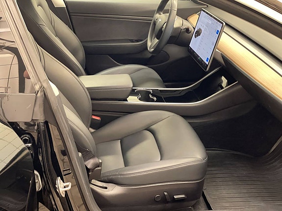 Tesla Model 3 10 of 18