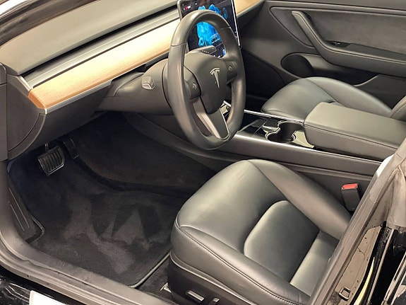 Tesla Model 3 7 of 18