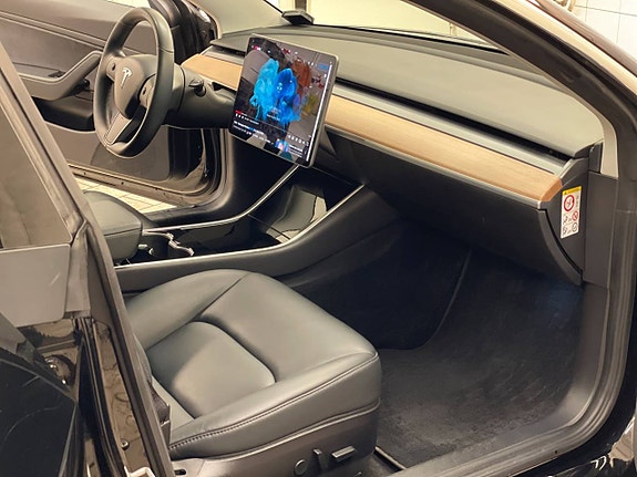 Tesla Model 3 9 of 18