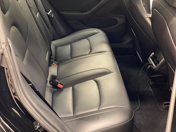 Tesla Model 3 11 of 18