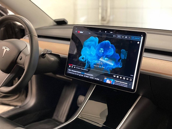 Tesla Model 3 13 of 18